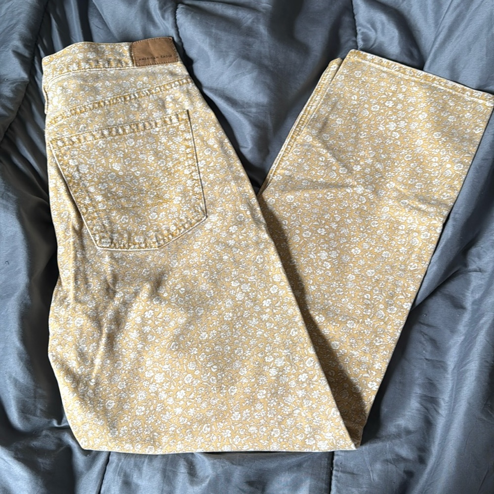 NWT NEW American Eagle Women Straight Leg High Rise 90's yellow Floral Jeans - 8